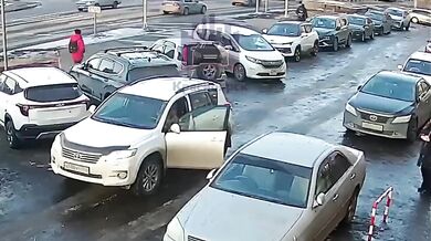 Zmatkující žena za volantem