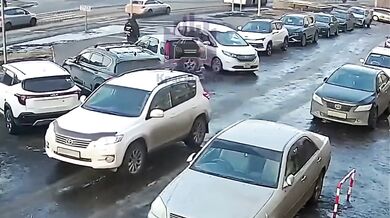 Zmatkující žena za volantem