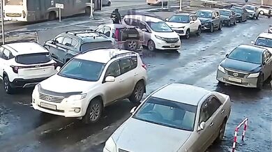 Zmatkující žena za volantem