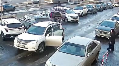 Zmatkující žena za volantem