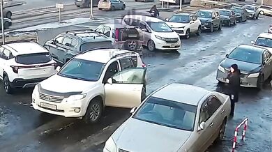 Zmatkující žena za volantem