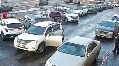 Zmatkující žena za volantem