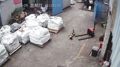 Nehoda dvou dětí na pracovišti jejich otce