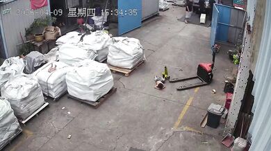 Nehoda dvou dětí na pracovišti jejich otce