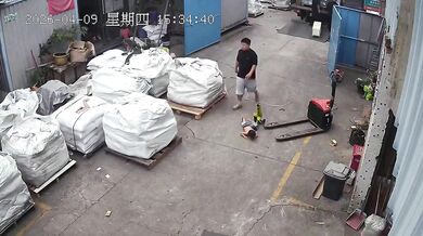 Nehoda dvou dětí na pracovišti jejich otce