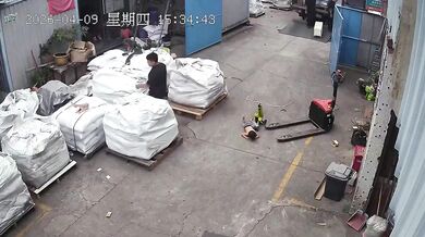 Nehoda dvou dětí na pracovišti jejich otce