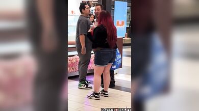 Provokatér v nákupním centru