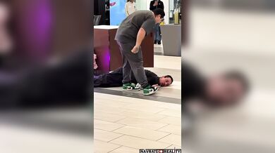 Provokatér v nákupním centru