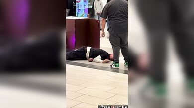 Provokatér v nákupním centru