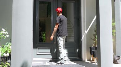 Prsatá MILFka Syren De Mer si dává velkého černého ptáka hluboko a tvrdě, přesně tak, jak se jí to líbí