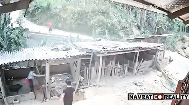 Ztráta kontroly na skútrem skončila pádem do vepřína