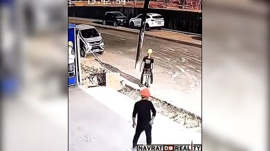 Vietnamský dělník si při obsluze stroje na beton zlomil vaz