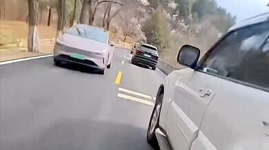 Cyklistovi selhaly brzdy při jízdě z kopce