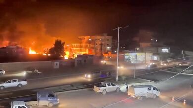 Hořící cisterna v syrské Hasace: Odvážný pokus řidiče o uhašení skončil sedmi zraněnými