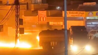 Hořící cisterna v syrské Hasace: Odvážný pokus řidiče o uhašení skončil sedmi zraněnými