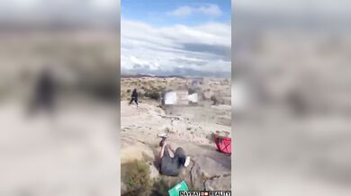 Vůz po smyku vlétl mezi diváky a zabil jednu osobu