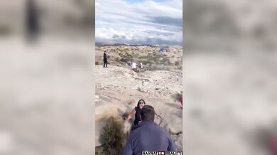 Vůz po smyku vlétl mezi diváky a zabil jednu osobu