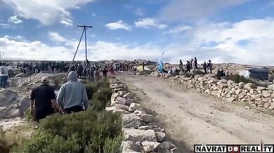 Vůz po smyku vlétl mezi diváky a zabil jednu osobu