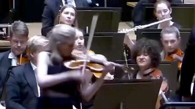 Dirigent srazil sólistce z rukou vzácné housle v hodnotě 24 milionů korun