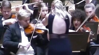 Dirigent srazil sólistce z rukou vzácné housle v hodnotě 24 milionů korun