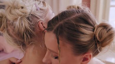 Dvě nejžhavější holky Ashby Winter a Lily Blossom si navzájem olizují díry