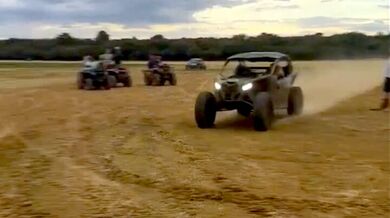 Rychlá jízda přes vodu s buginou