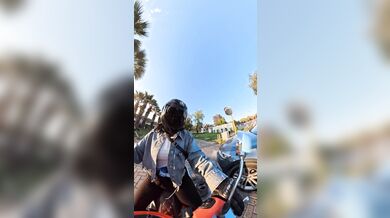 Přehlédnutí výsuvného sloupku: Nevšímavost řidiče skončila vážným poškozením vozidla