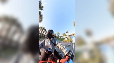 Přehlédnutí výsuvného sloupku: Nevšímavost řidiče skončila vážným poškozením vozidla