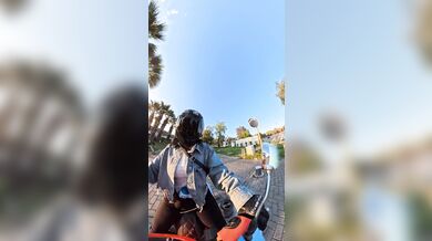 Přehlédnutí výsuvného sloupku: Nevšímavost řidiče skončila vážným poškozením vozidla