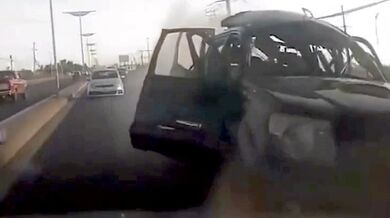 Exploze granátu uvnitř vozu kartelu