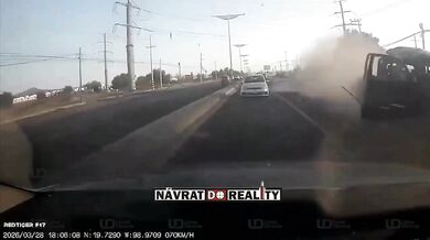 Exploze granátu uvnitř vozu kartelu