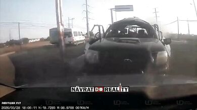 Exploze granátu uvnitř vozu kartelu