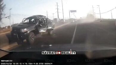 Exploze granátu uvnitř vozu kartelu