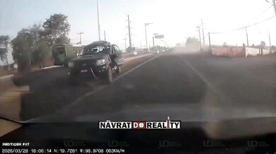 Exploze granátu uvnitř vozu kartelu