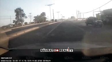 Exploze granátu uvnitř vozu kartelu