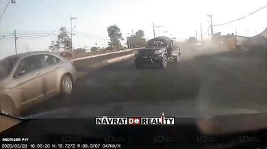 Exploze granátu uvnitř vozu kartelu