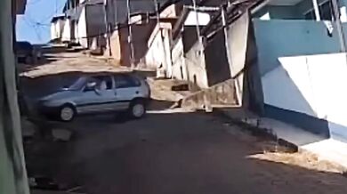 Nepodařené vyjetí z garáže