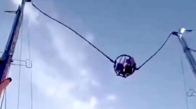 Technické selhání ve Španělsku: Prasklé lano atrakce poslalo kabinu s dětmi k zemi