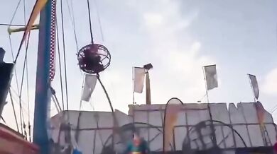 Technické selhání ve Španělsku: Prasklé lano atrakce poslalo kabinu s dětmi k zemi