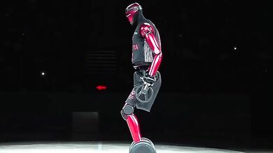 Robotický basketbalista CUE7 od Toyoty