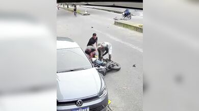 Motocyklista havaroval po nárazu do trámu převáženého na jízdním kole