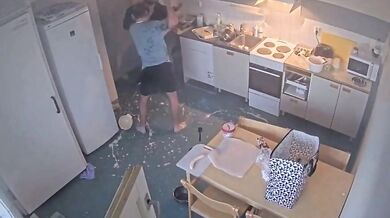 Rvačka ve vězeňské kuchyni mezi odsouzeným dealerem drog a pedofilem
