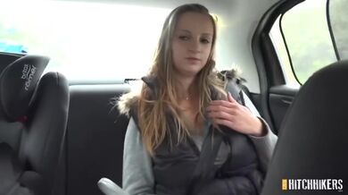 Prsatá stopařka Suzie Sun šuká velkého ptáka cizího chlapa