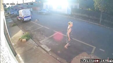 Řidič vozidla při couvání srazila seniorku kvůli omezenému výhledu