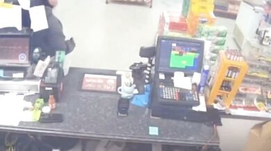 Naivní zlodějka dopadena v Lone County: Prodavač ji přelstil lží