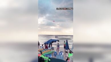 Nehoda v indickém letovisku Goa: Turista se zřítil do moře po přetržení lana při parasailingu