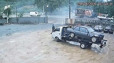 Tragická čelní srážka v Indaialu: Dva muži zahynuli po střetu osobního vozu s nákladním automobilem