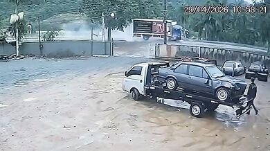Tragická čelní srážka v Indaialu: Dva muži zahynuli po střetu osobního vozu s nákladním automobilem
