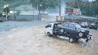 Tragická čelní srážka v Indaialu: Dva muži zahynuli po střetu osobního vozu s nákladním automobilem