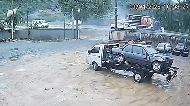 Tragická čelní srážka v Indaialu: Dva muži zahynuli po střetu osobního vozu s nákladním automobilem